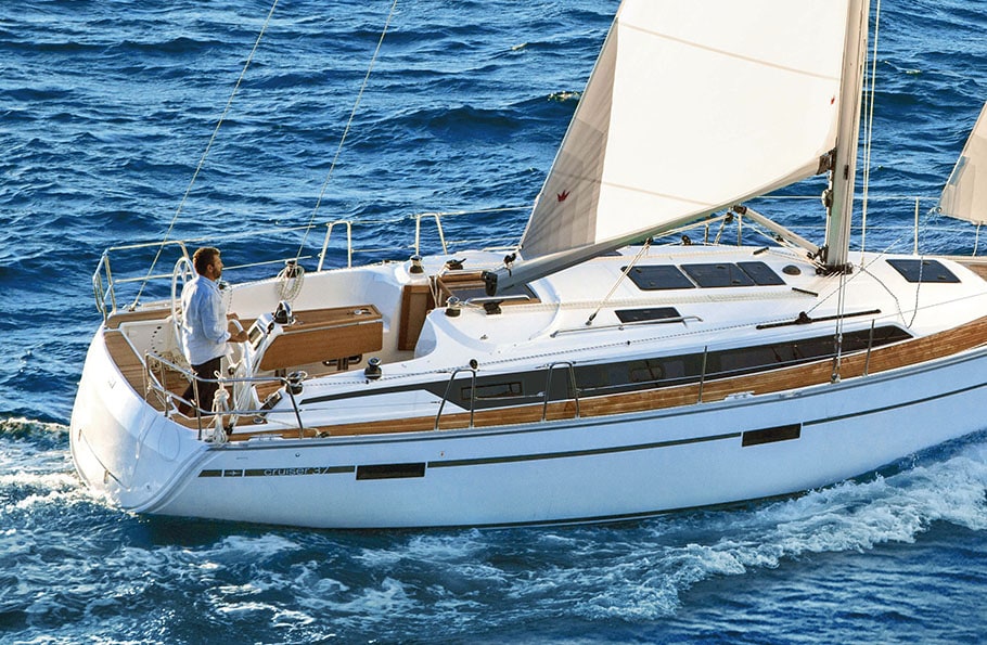 Bavaria 37 2020 model exterior 1